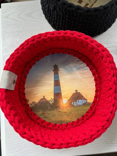Häkelkorb mit Foto Westerhever auf Boden